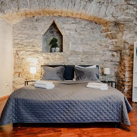 Dream Stay - Old Town City Wall Studio Apartment Tallinn Exterior photo
